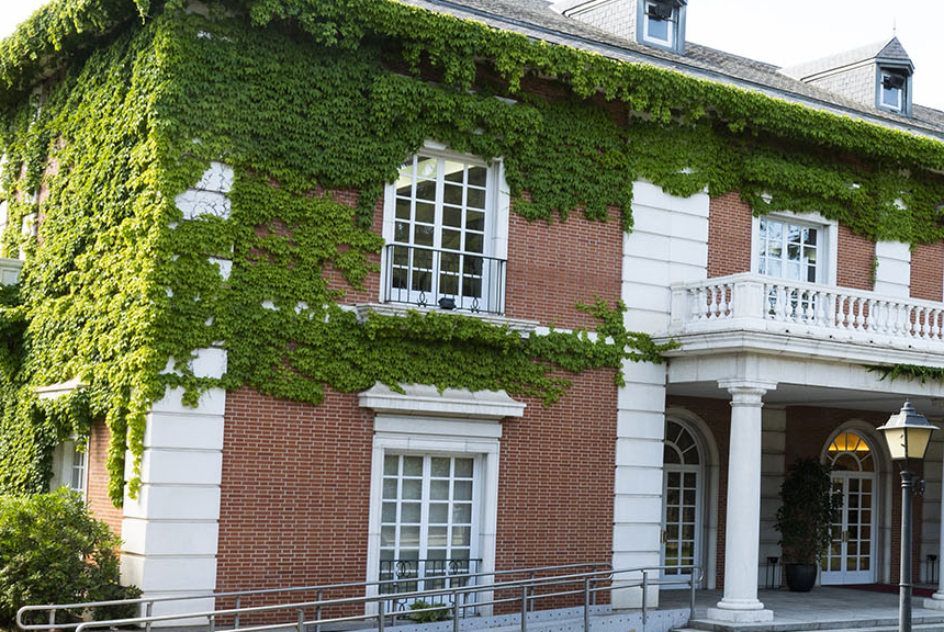 Ex políticos, científicos, artistas, deportistas, empresarios y religiosos analizan en Moncloa cómo será La Palma en 2050