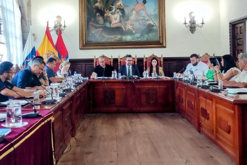 PP y CC se suben los sueldos y ponen los plenos ordinarios los viernes a las 8 de la mañana en Santa Cruz de La Palma