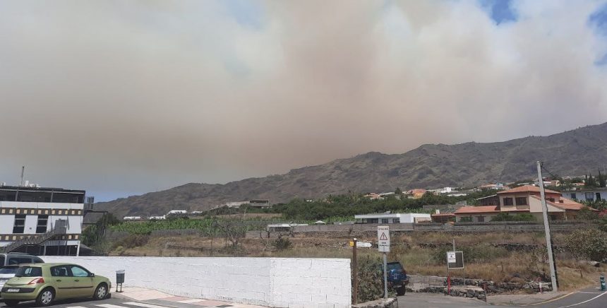 Vuelven a recomendar reducir la actividad al aire libre en Tijarafe, Puntagorda y el Valle de Aridane por «partículas en suspensión» generadas por el incendio