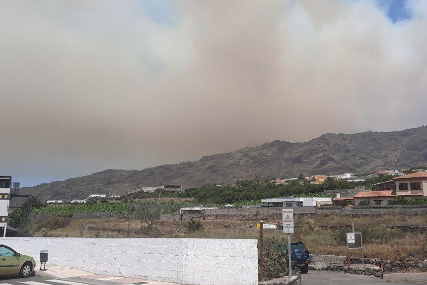 Vuelven a recomendar reducir la actividad al aire libre en Tijarafe, Puntagorda y el Valle de Aridane por «partículas en suspensión» generadas por el incendio
