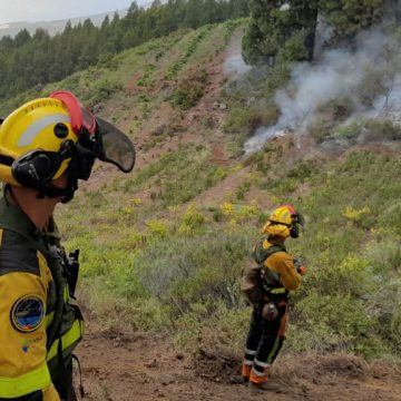 Comienza el realojo de parte de las personas evacuadas en el incendio de La Palma, que sigue sin estar controlado
