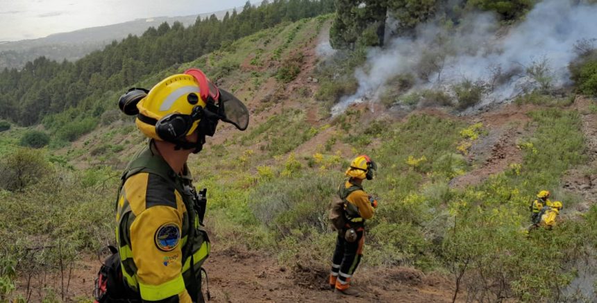 Comienza el realojo de parte de las personas evacuadas en el incendio de La Palma, que sigue sin estar controlado