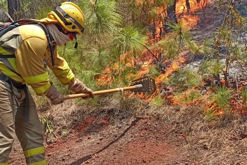 Fernando Clavijo, presidente del Gobierno de Canarias: “En el día de hoy se intentará dar por estabilizado el incendio”