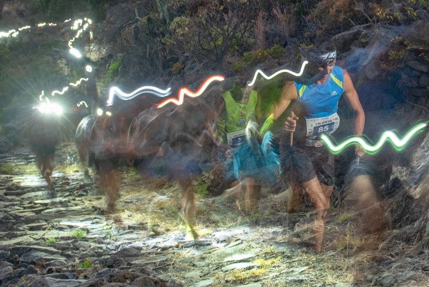 800 corredores participan en Tijarafe en la carrera nocturna Full Moon Trail Odecan S.L.