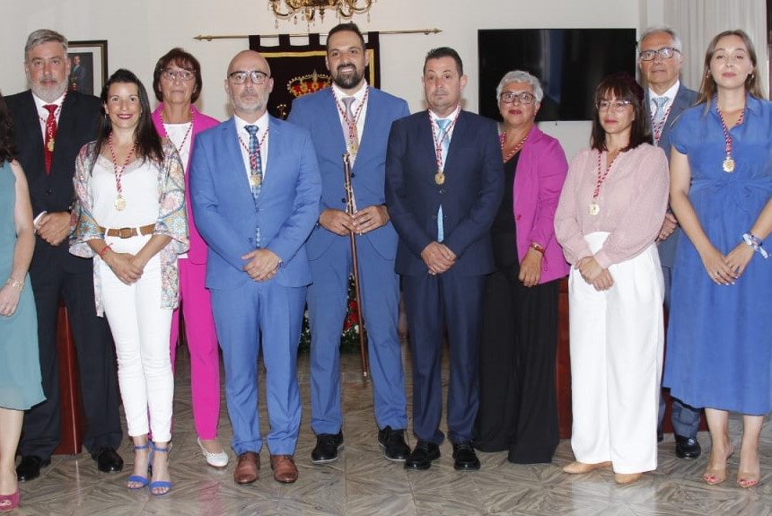 El alcalde de Breña Alta pasó en una semana de anunciar que «van a tener todos voz» en el pleno a limitarla a un concejal de la oposición