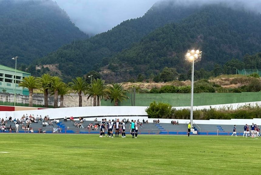 La U.D. La Palma venció a la S.D. Tenisca (2-0) en el primer derbi palmero de la Interinsular Preferente