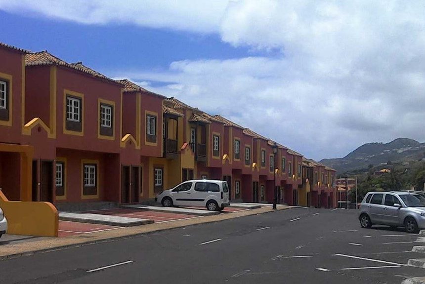El Gobierno de Canarias espera tener “rehabilitadas y listas” las viviendas de Finca Amado “a mitad del año 2024”