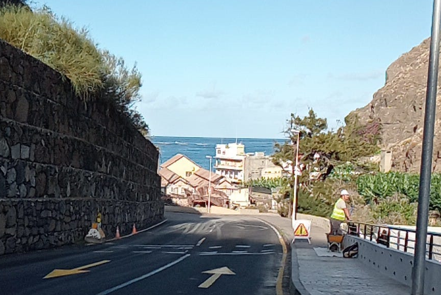 El acceso al Puerto de Tazacorte por la carretera LP-2 seguirá cortado “hasta nuevo aviso”