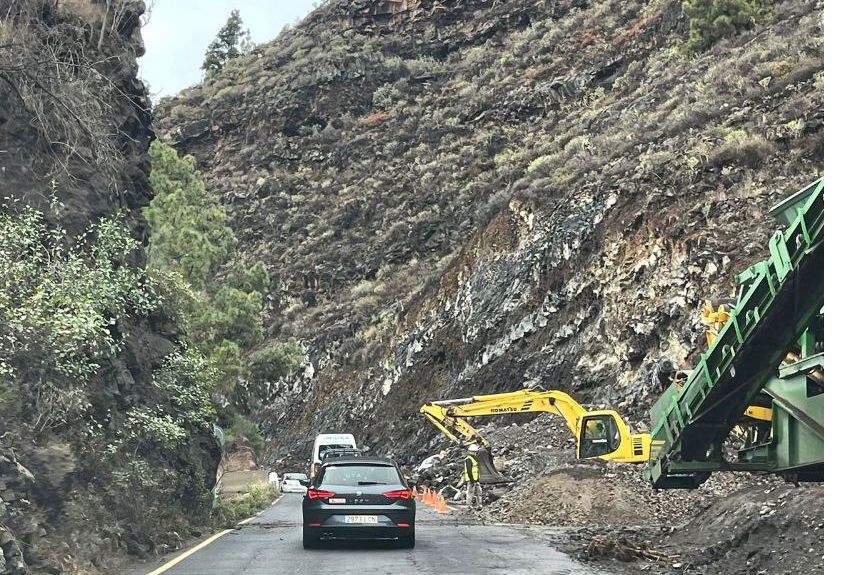 Reabren al tráfico la LP-1 tras permanecer cortada por derrumbes e inundaciones en la zona del Jurado