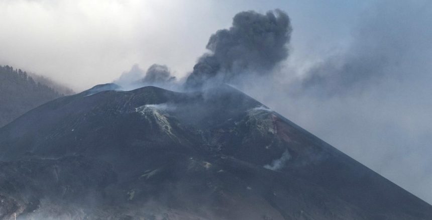 Los Llanos de Aridane es el único municipio afectado por el volcán que ha perdido población en estos dos años