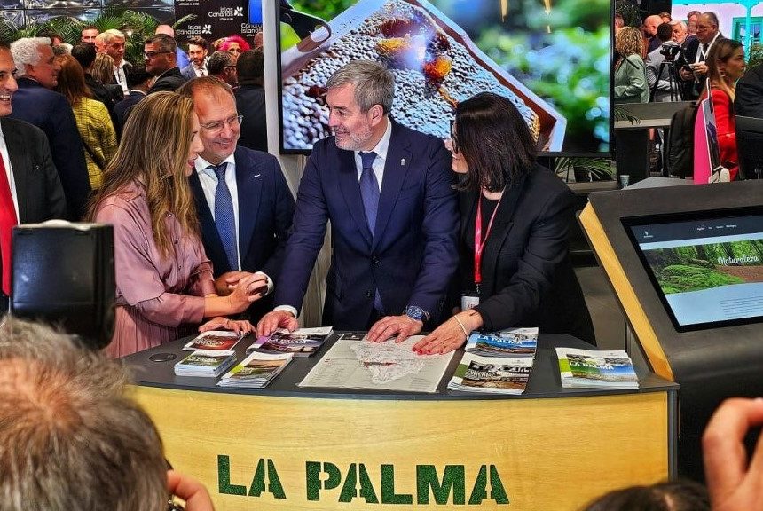 FORMATO FITUR LA PALMA Tony Acosta (CC) considera que “no se puede traer cuatro abanicos, un enano de cartón y dos coñadas más” para promocionar la Bajada en Fitur