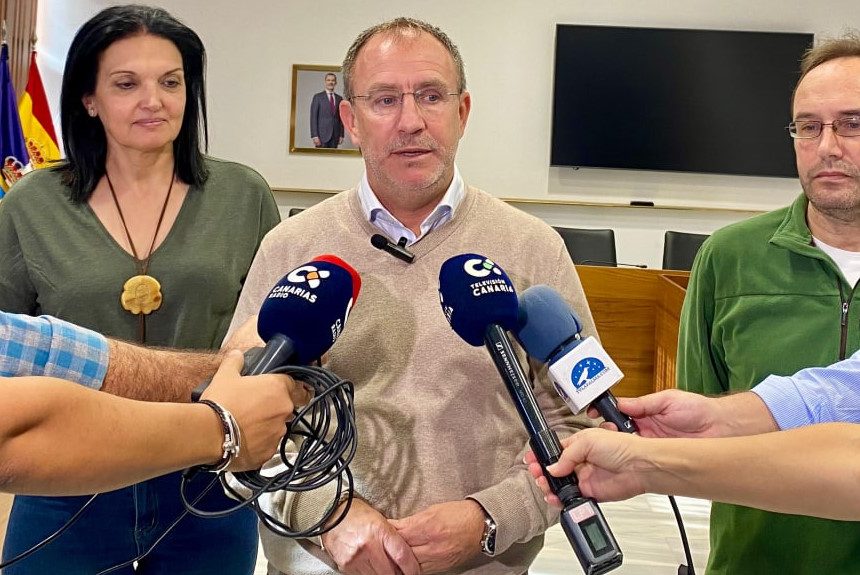 Se permitirá el acceso con un código QR a una parte de la playa de Puerto Naos durante siete horas al día