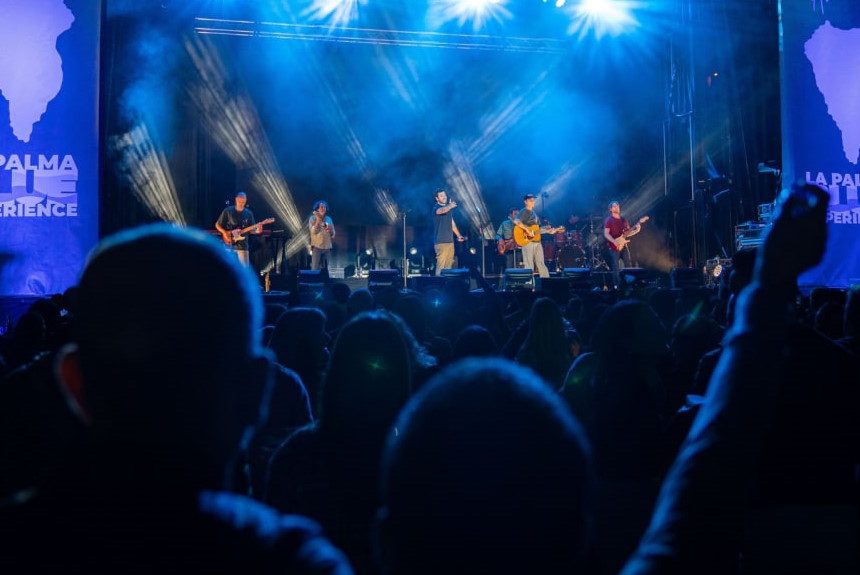 TABURETE FESTIVAL BLUE La oposición pide conocer “a qué se ha destinado cada céntimo” del medio millón de euros invertidos por el Cabildo en La Palma Blue Experience