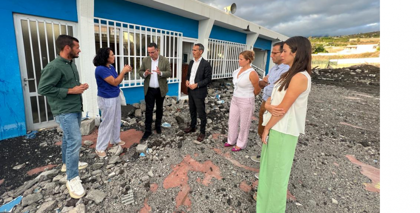Familias y vecinos comienzan a recoger firmas para la reconstrucción del Colegio de La Laguna