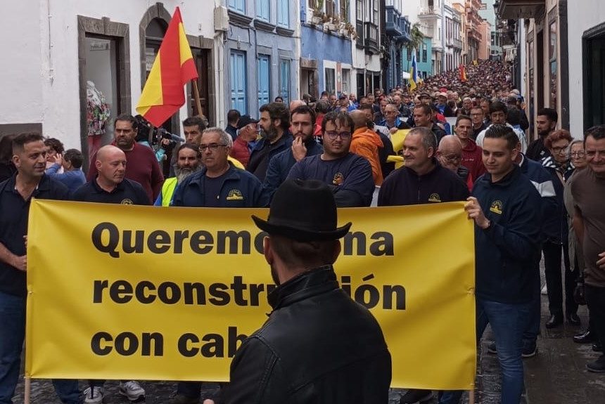 FORMATO MANIFESTACION PLATANO Cientos de agricultores se manifiestan en Santa Cruz de La Palma reclamando dejar de vender a pérdidas