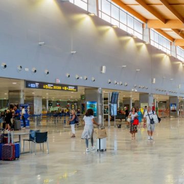 Estudian introducir una tarifa “más ventajosa” para los turistas no residentes que vuelen entre Tenerife Sur y La Palma