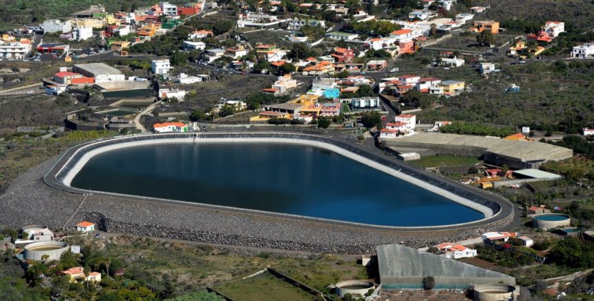 Las balsas del Consejo Insular almacenan 2,4 millones de pipas de agua menos que hace dos años