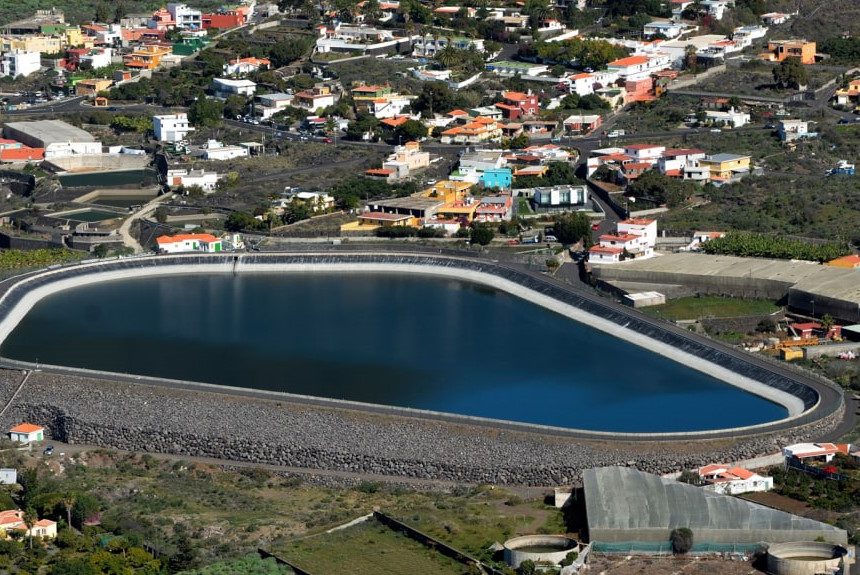 FORMATO BALSA LOS DOS PINOS Las balsas del Consejo Insular almacenan 2,4 millones de pipas de agua menos que hace dos años
