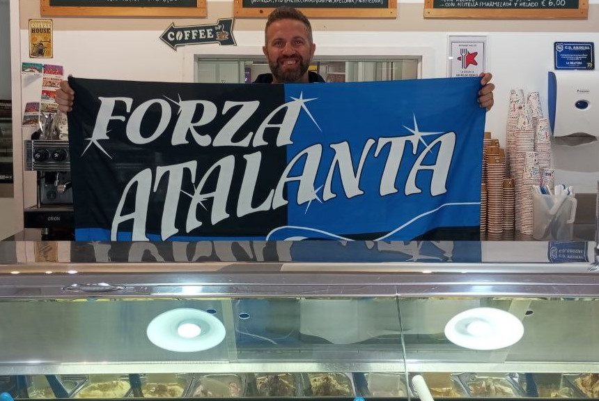 FORMATO MIRKO ATALANTA Celebrar una Copa de la UEFA a 3.000 km. de distancia