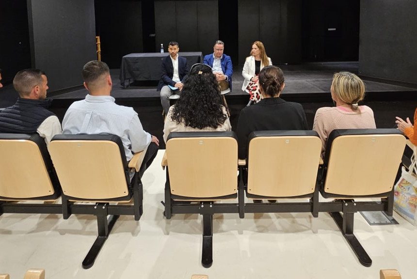 FORMATO REUNION CONSEJERO CEIP LA LAGUNA El nuevo colegio de La Laguna no estará finalizado antes de dos años y medio