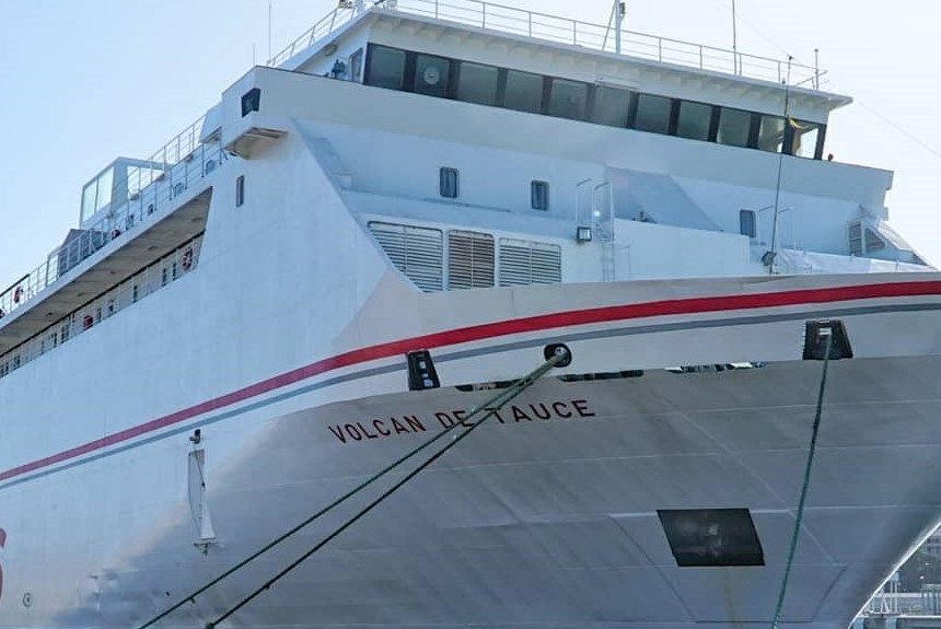 FORMATO VOLCAN DE TAUCE Un barco con casi 30 años de antigüedad cubrirá la ruta de Armas entre Los Cristianos y La Palma