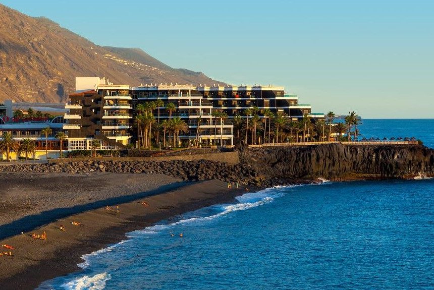 Más de 200 trabajadores continúan en La Palma en ERTE por el volcán