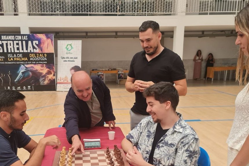 FORMATO COMIENZO ESTRELLAS Comenzó el VII Torneo de Ajedrez ‘Jugando con las Estrellas’ con 124 jugadores de 15 países