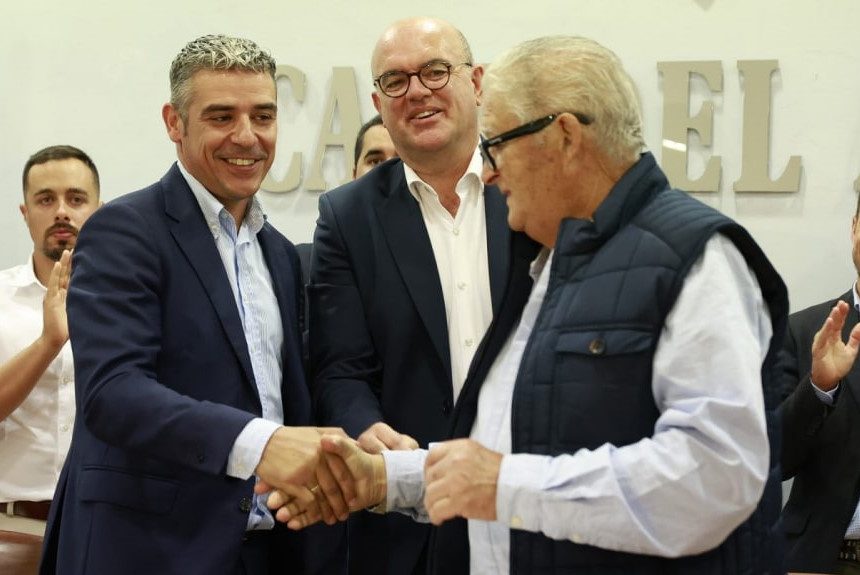 El consejero de Agricultura considera que la pica de plátanos “no es buena” pero puntualmente “puede ser positiva para el productor”