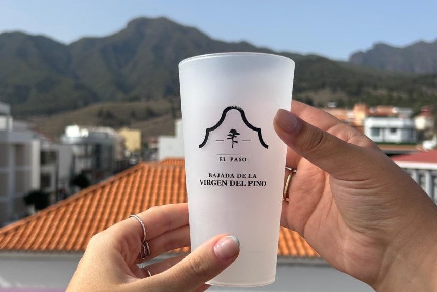 Los vasos reutilizables comprados por el Ayuntamiento de El Paso para las Fiestas del Pino costaron más de 10.000 euros