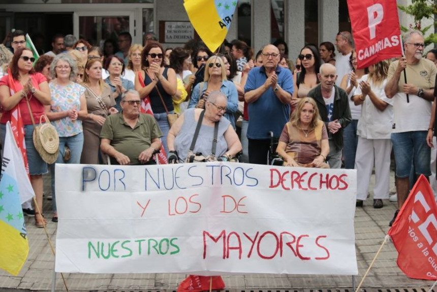 Los trabajadores de La Dehesa y Dolores exigen al Cabildo más personal para sus centros