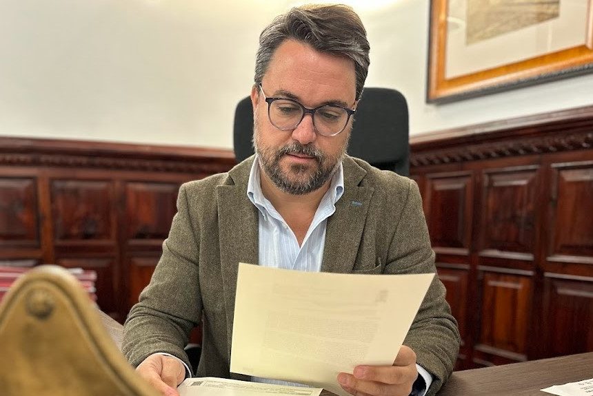 FORMATO ASIER ANTONA Antona reconoce “el absoluto fracaso en materia de vivienda” de su gestión en Santa Cruz de La Palma