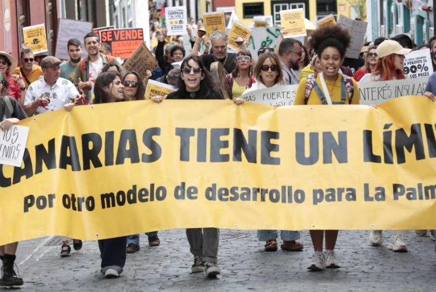 FORMATO MANIFESTACION 18M Más de 500 personas se manifiestan en Santa Cruz de La Palma por un cambio en el modelo turístico
