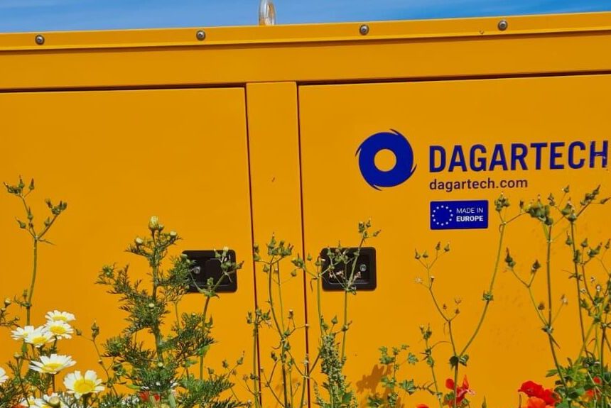 Denuncian que el generador para la Residencia de Mayores de Garafía permanece sin instalar en una parcela “creciéndole la hierba”