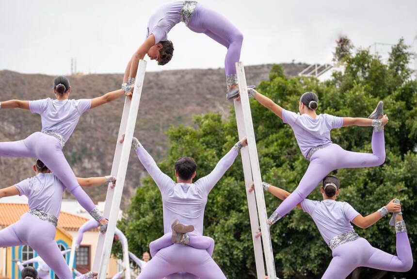 La Semana Grande de las Fiestas Lustrales alcanza su ecuador con el espectáculo de Los Acróbatas