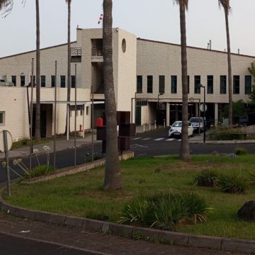 Denuncian el abandono de vehículos en los aparcamientos del Hospital de La Palma