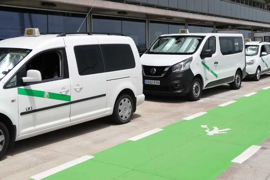 Desde junio, solo taxis de Villa de Mazo y Breña Baja pueden recoger viajeros en el aeropuerto