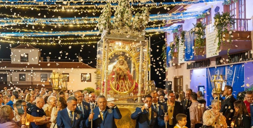 FORMATO VIRGEN NIEVES PUNTALLANA La Virgen de Las Nieves comenzó en Puntallana su peregrinación por todos los municipios de la isla