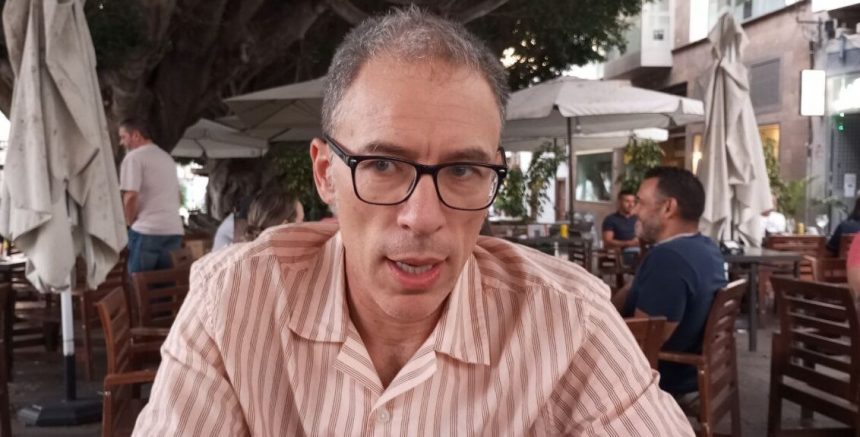 Víctor Yanes: “Una erupción es un hachazo a la vanidad. Te puede hacer más sabio, pero sobre todo más humilde”