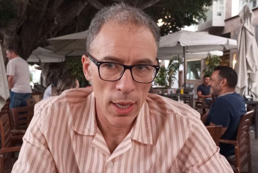 Víctor Yanes: “Una erupción es un hachazo a la vanidad. Te puede hacer más sabio, pero sobre todo más humilde”