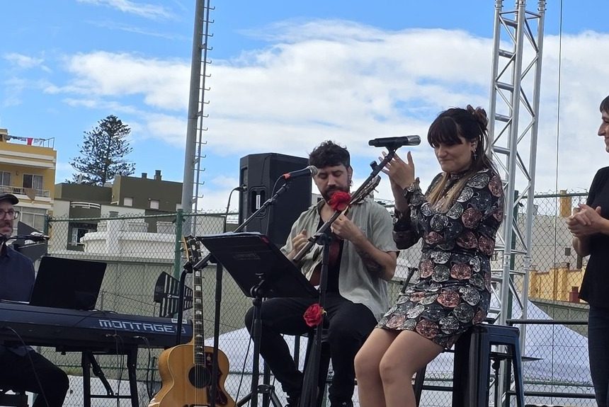 Más de 2.800 escolares disfrutan del concierto de Rozalén en el II Congreso Educativo y Cultura Isla Bonita