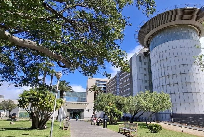 La suspensión de biopsias más precisas en el Hospital Universitario de Canarias (HUC) no se limita a pacientes palmeros