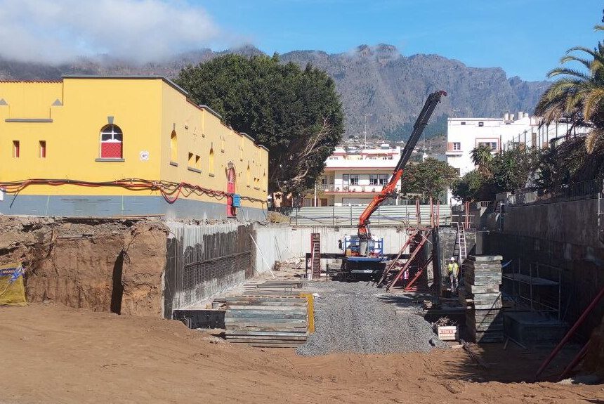 Cuestionan la propiedad de la tierra extraída de las obras del parking del Mercado de Los Llanos