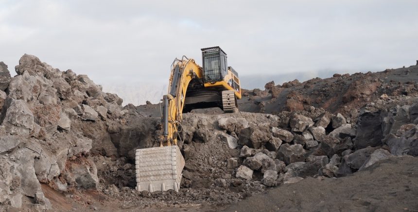 Obras Públicas prevé concluir en 14 meses el tramo de la LP-2 sepultado por el volcán