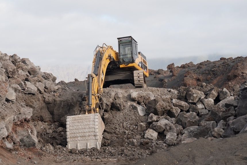 Obras Públicas prevé concluir en 14 meses el tramo de la LP-2 sepultado por el volcán