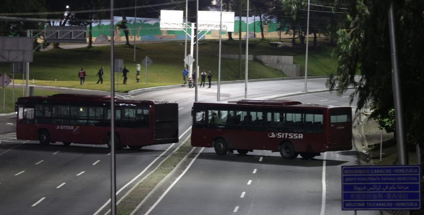 Algunas zonas de Caracas quedan sin luz en medio de bombardeos de Estados Unidos