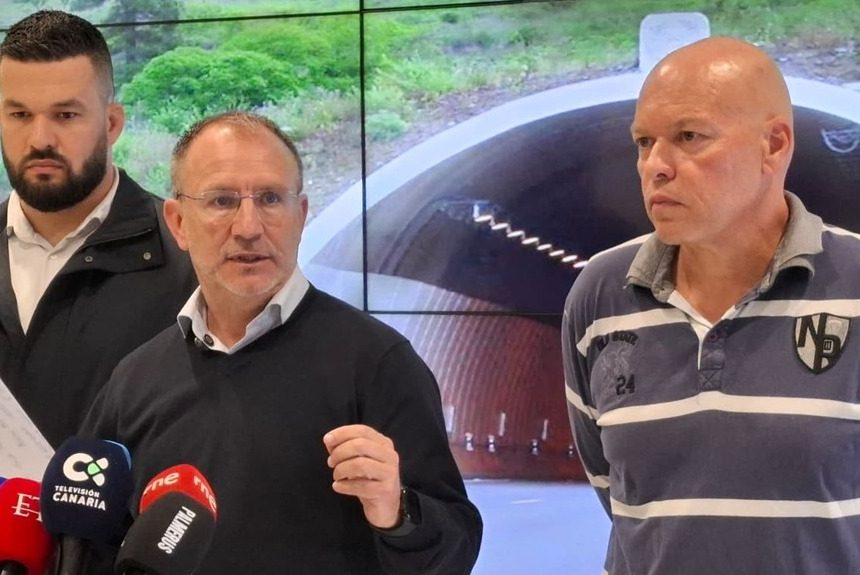 Paso con semáforos en el túnel de la Cumbre durante las obras de asfaltado de la LP-3