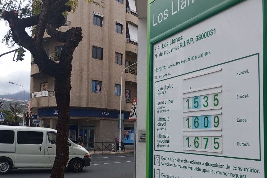 Los combustibles suben hasta 30 céntimos en algunos municipios de La Palma tras el ataque a Irán