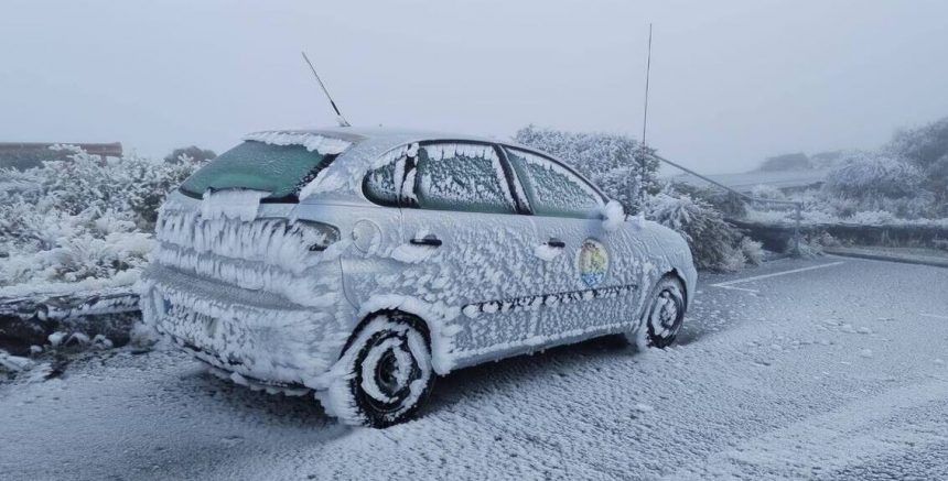FORMATO HELADA RADIO LUZ El Cabildo cierra la carretera LP-4 al Roque de los Muchachos por placas de hielo