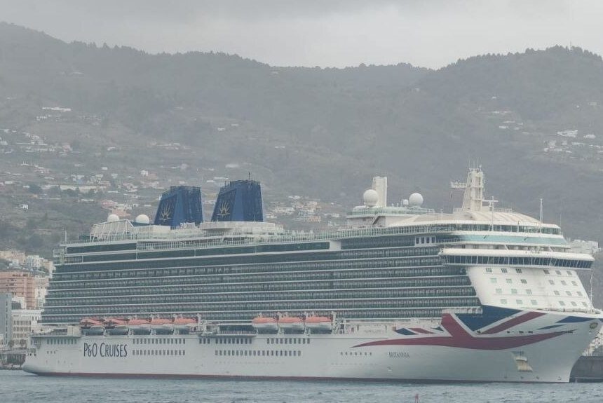 La prestación conjunta, posible solución a la falta de taxis en Santa Cruz de La Palma ante la llegada de cruceros