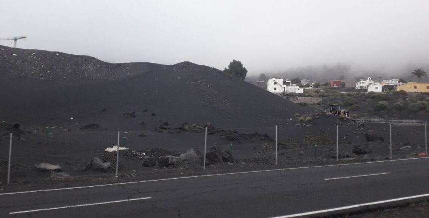 Cuatro años después de la erupción, el Cabildo sigue sin regular la retirada de ceniza en Las Manchas